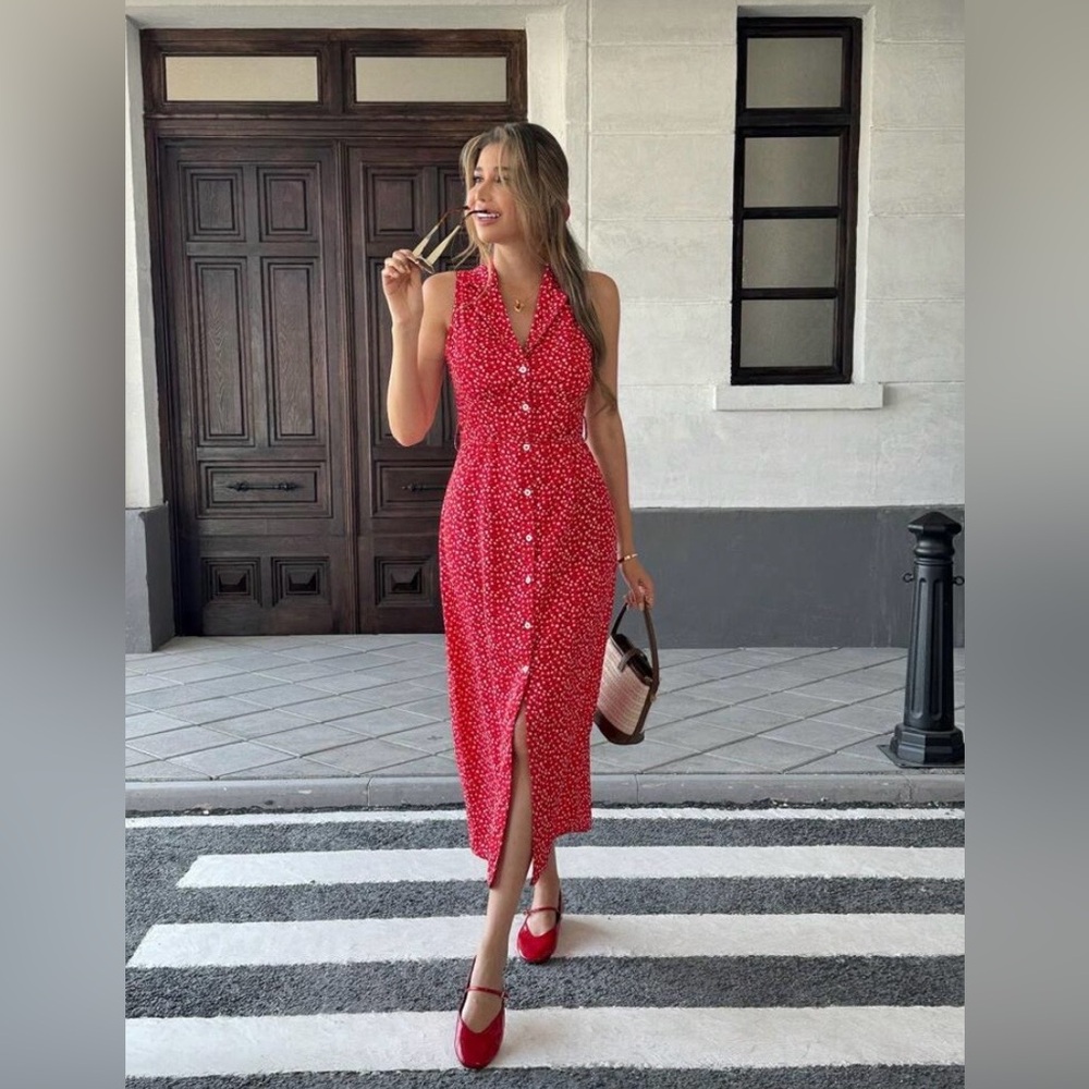 Red Sleeveless Button-Down Dress